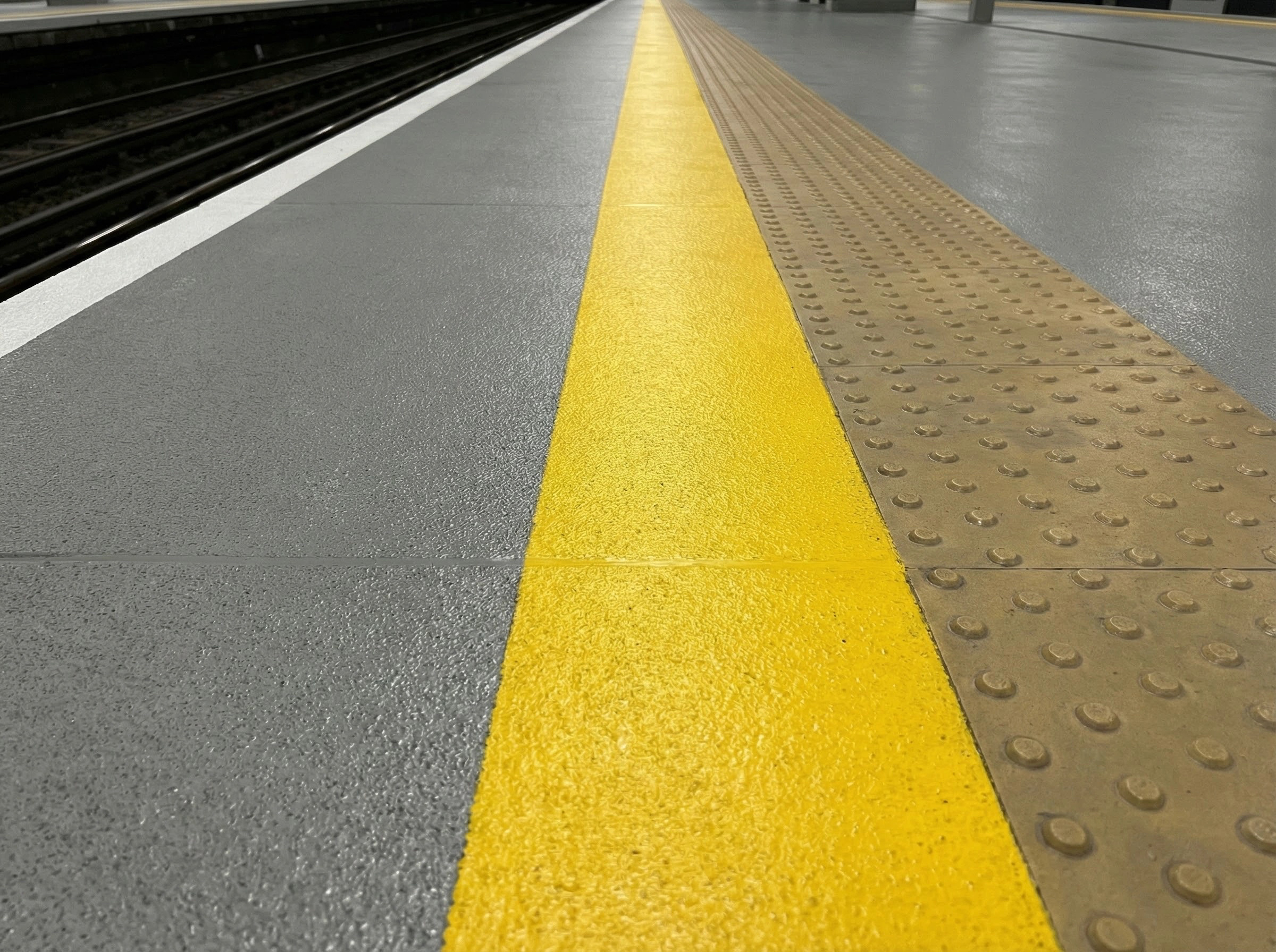 Raylı sistem peronlarında hızlı devreye alma yaklaşımı